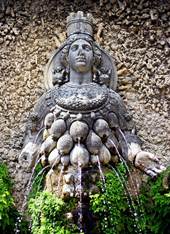 Opis: Opis: https://pinkidalal.files.wordpress.com/2015/06/fountain-of-fertility-tivoli-b1.jpg