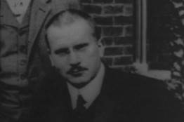 Opis: http://www.livescience.com/images/i/000/062/129/original/carl-jung.jpg?1391552229?interpolation=lanczos-none&downsize=*:1400